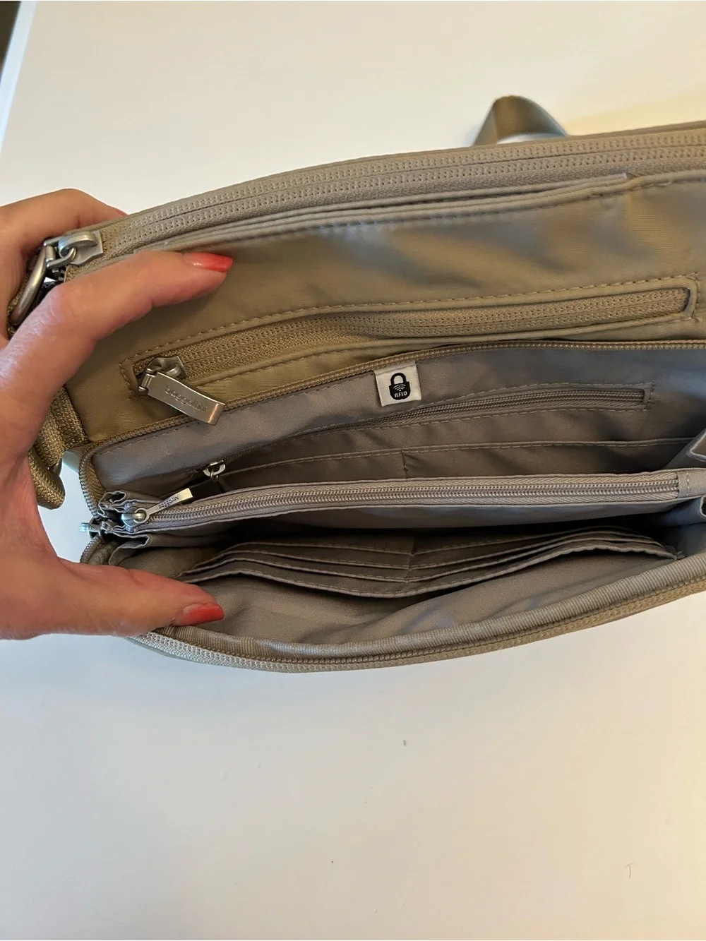 Baggallini compact taupe
